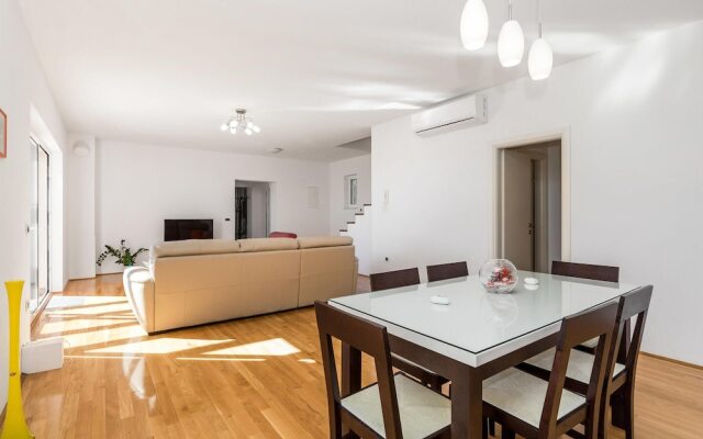 Beautiful Home in Lovran With Sauna, Wifi and 4 Bedrooms