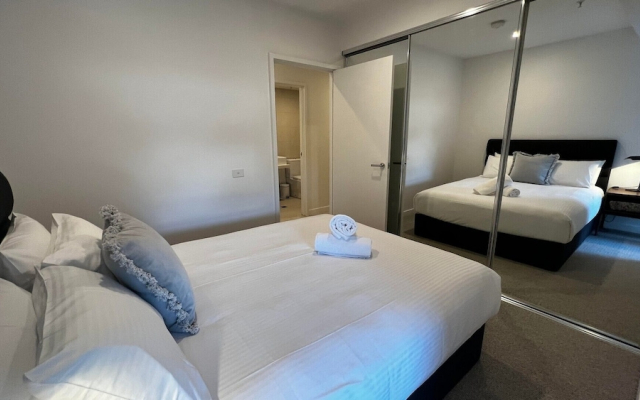 Bond Street Suite