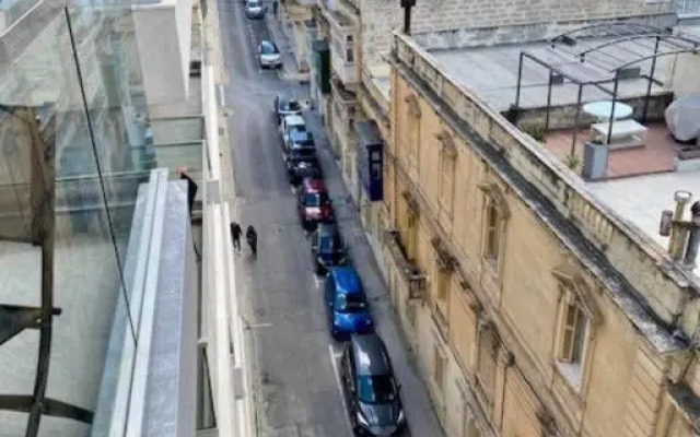 Sliema, Stylish 1 Bedroom Apartment with Parking.
