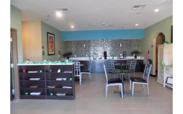 Moulton Inn &  Suites By OYO Near Shiner TX