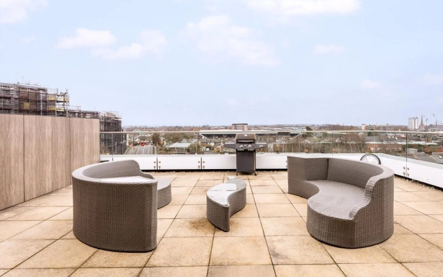 Stunning Brentford Penthouse