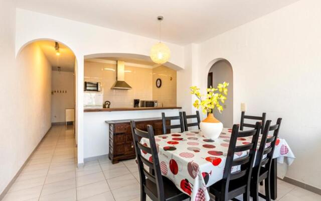 1015 Piso Gran Lago con 3 habitaciones y piscina