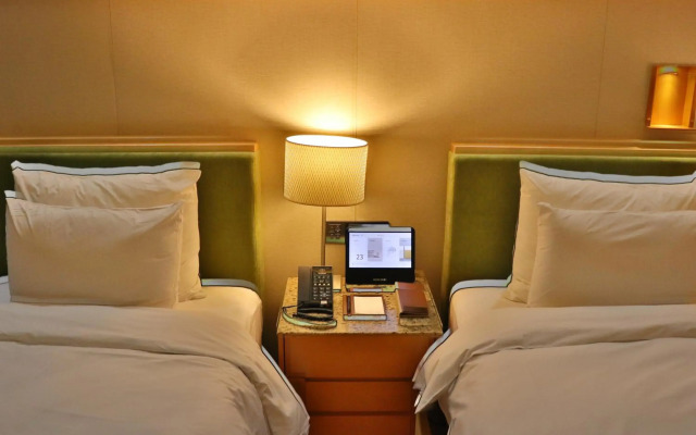 Baymond Hotel