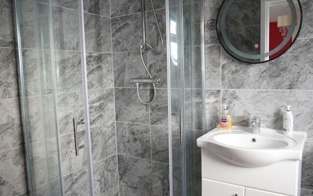 59B Comfortable Home Sleeps 8
