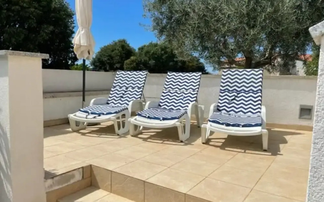 Appealing Apartment With Garden