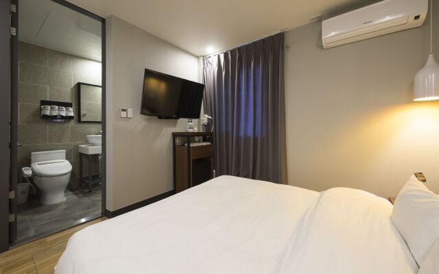 No. 25 Hotel