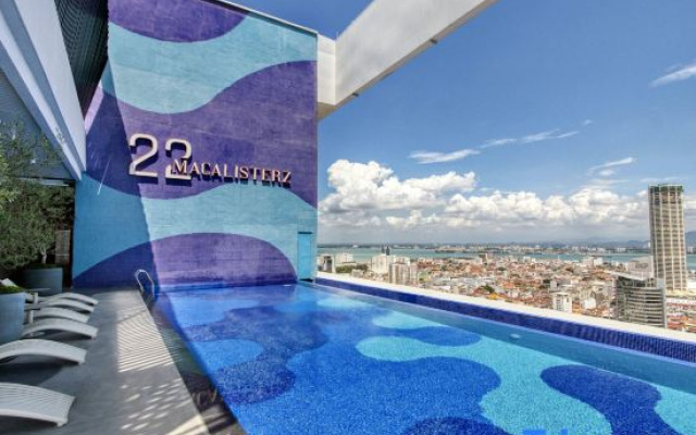 22 Macalisterz by ALV – Pool – George Town