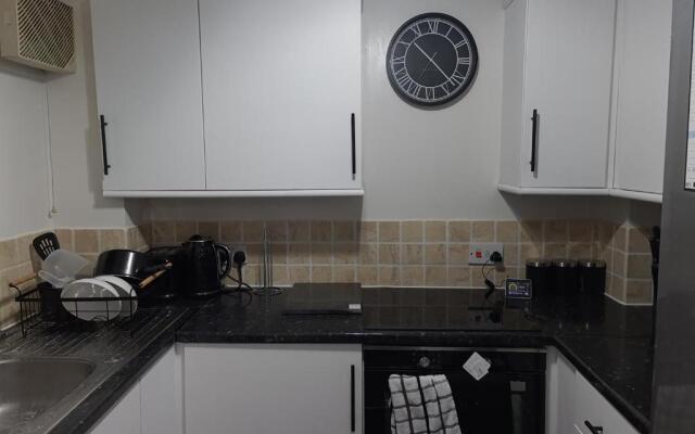 Modern 1 Bed ground floor apartment
