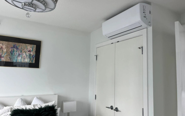 Water View Condo in Downtown Vancouver (2BR/2Bath)