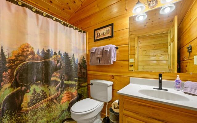 A Wolf's Den Gatlinburg