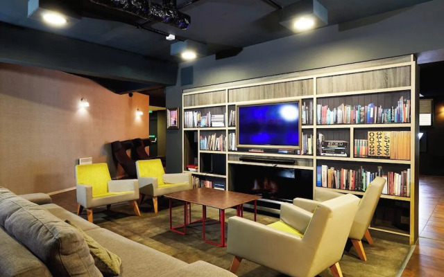 VITA Student-only Studio, Zed Alley