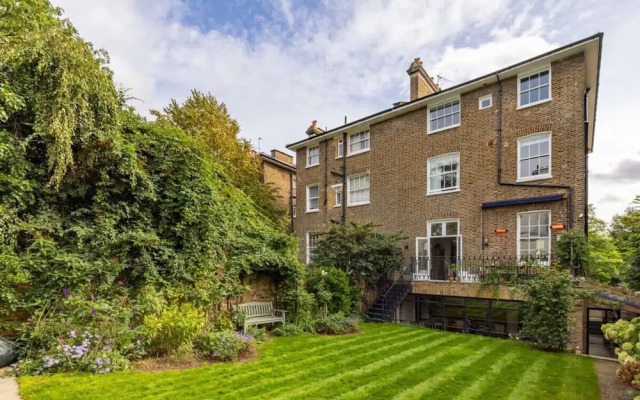 Elegant Primrose Hill Townhouse With Garden