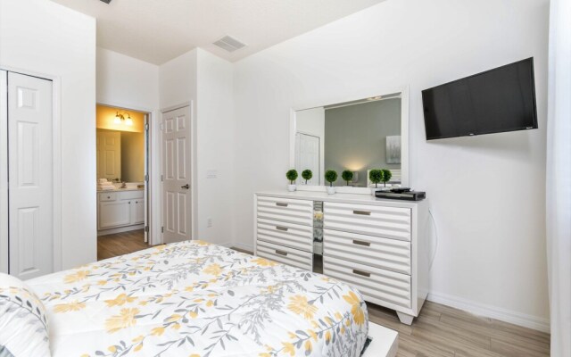 Solterra - 7008 Oakwood Street