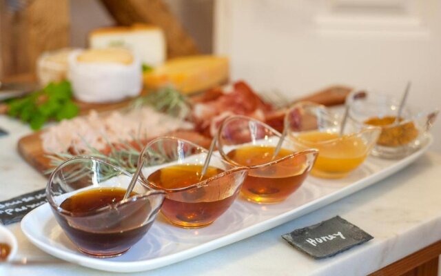 Lisbon Cheese & Wine Suites