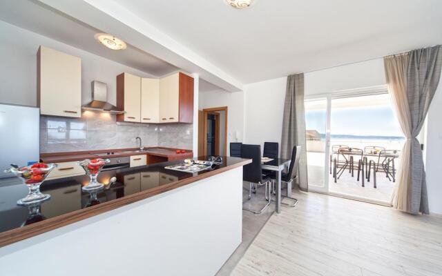 Three-Bedroom Apartment with Sea View in Split