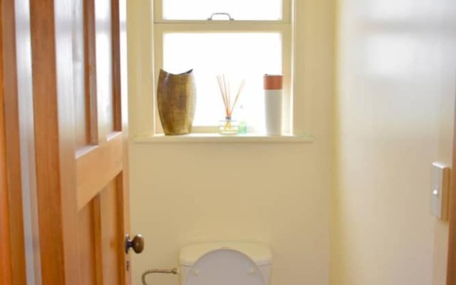 Welcoming 4 Bedroom Family Home in Meadowbank