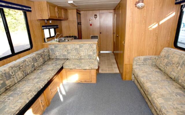 Timber Bay Lodge & Houseboats