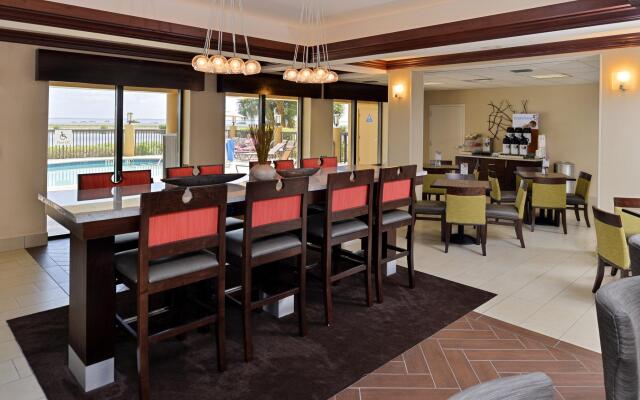 Holiday Inn Express Hotel & Suites Tampa-Rocky Point Island, an IHG Hotel