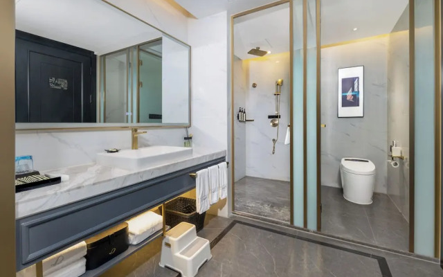 XANA Deluxe International Hotel Dongshankou Metro Station Branch