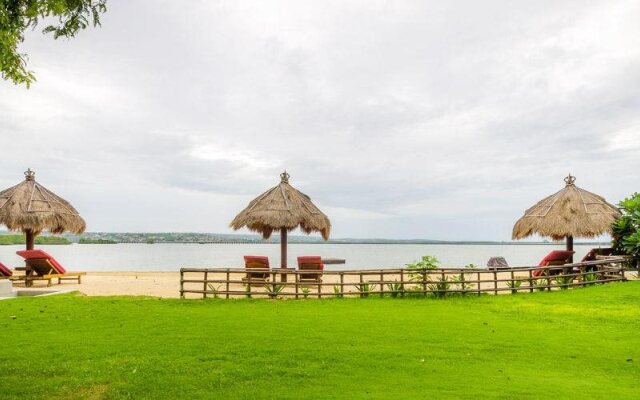 Peninsula Bay Resort