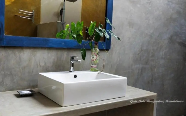 Gaia Lake Bungalow, Kandalama