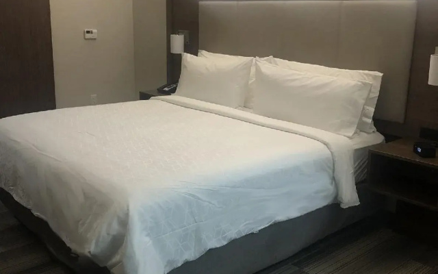 Holiday Inn Express Ft. Lauderdale Cruise-Airport by IHG