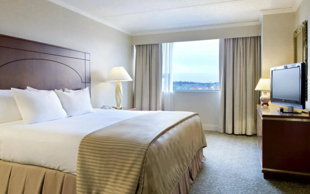 DoubleTree by Hilton Akron Fairlawn