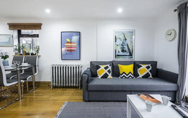 Stunning Light Filled 2 Bed Apartment + Parking Sleeps 7