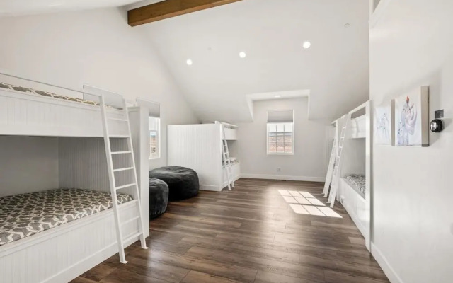 Zion's Haven #f4 4 Bedroom Townhouse