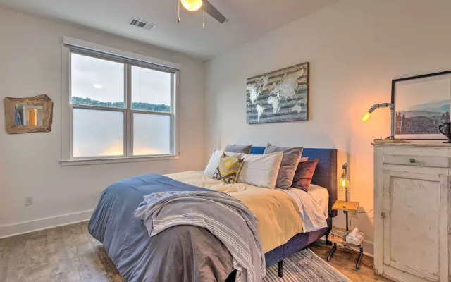 Walkable Downtown Asheville Condo w/ Balcony