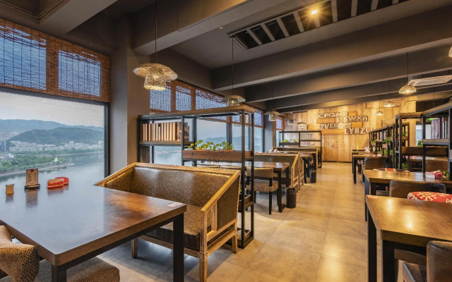 Yitu Lake View Hotel