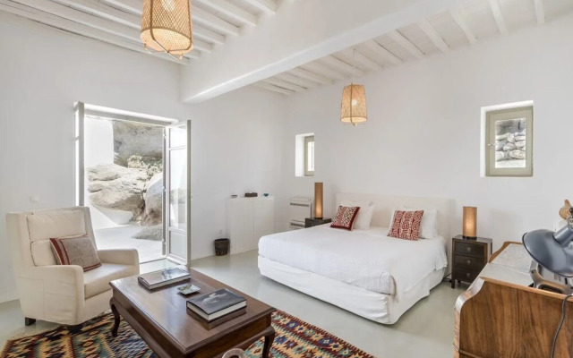 Traditional Villa With Swimming Pool