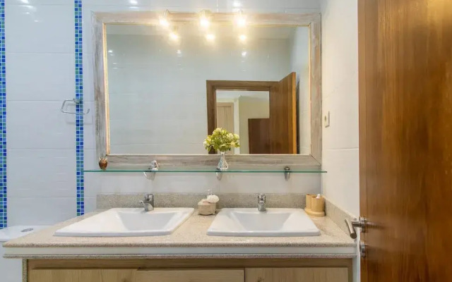 House w/ Pool 350 m From Taperapuan Beach Rud0047