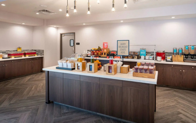 Hampton Inn Riverside Downtown