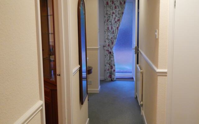 Cherry Palace 3 BD Parking Spaces groups