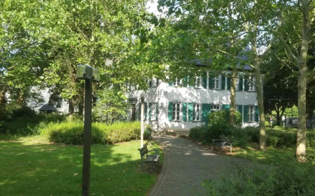 Ehem. Sommerresidenz von Fürst Friedrich III. App.1 und App.2