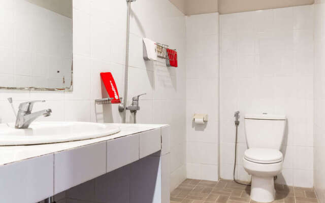 RedDoorz Plus @ Raya Legian