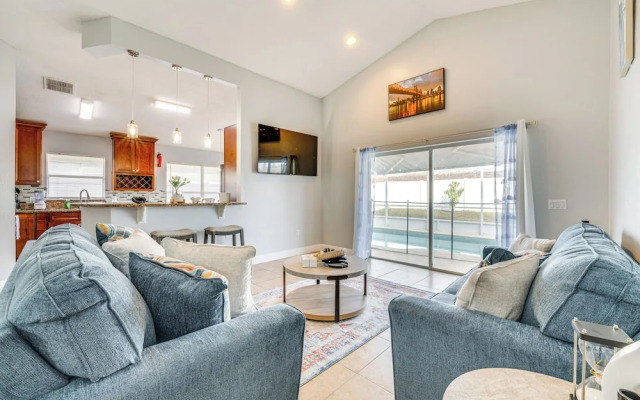 8 Mi to Disney Parks: Poolside Paradise!