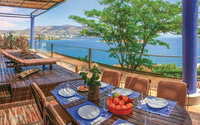 Stunning Home in Porto Rafti, Attiki With Wifi and 5 Bedrooms