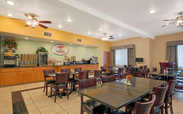 Super 8 by Wyndham Austin/Airport North