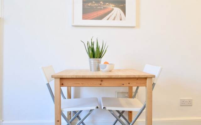 Bright Flat Near City Centre