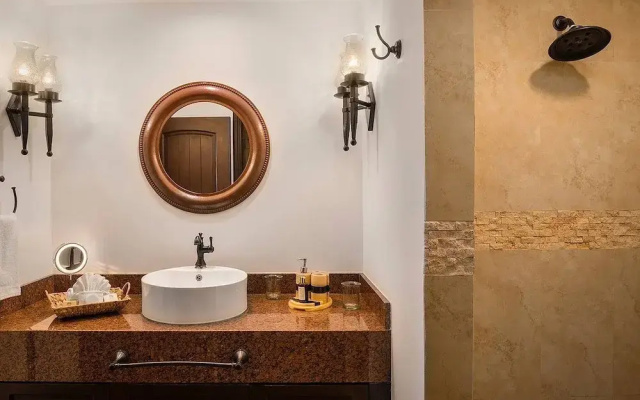 Room in Holiday House - Hacienda Encantada-king Or Queen Beds-kitchenette!