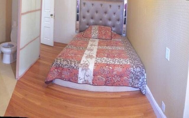 Hollywood Room Rental