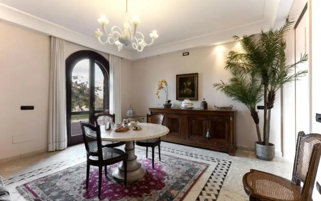 Villa piscina, campo calcetto, tennis, sauna m850