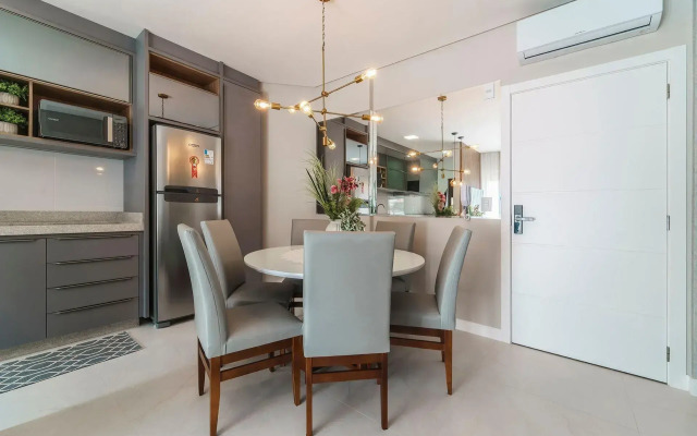 Apartamento 2 suítes com Piscina Centro Bombinhas