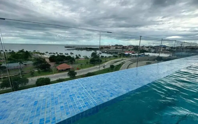 Oceanfront Designer Apartment PH The Sands, Next to Hilton