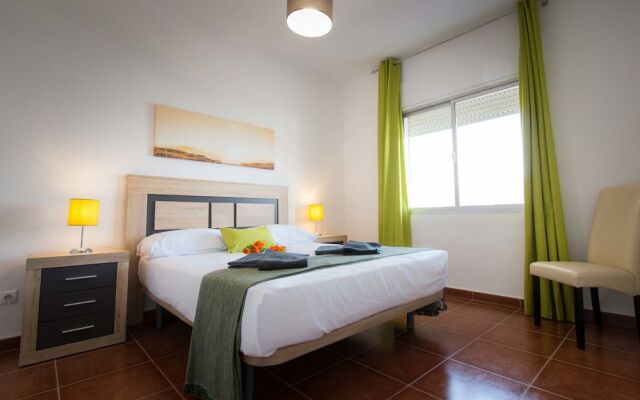 Holidays2Torremolinos Apartamento de 3 dormitorios con terraza y piscina comunitaria