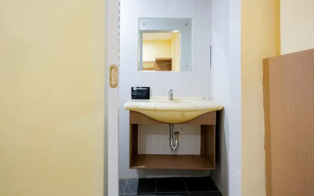 RedDoorz @ Hotel Mayang Sari 1