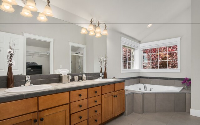 Seattle Vacation Home: Off The Wall