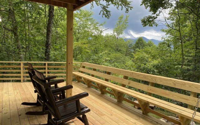 Deep Creek Overlook 3 Bedroom Cabin by Redawning